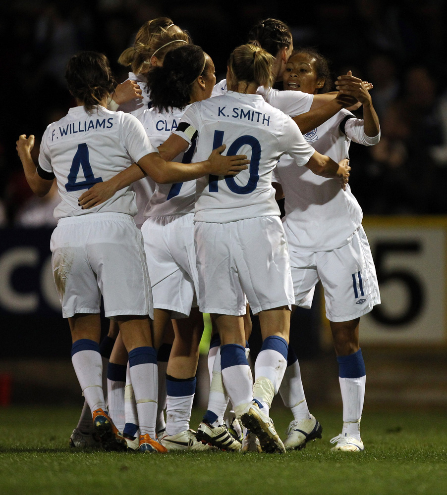 England celebrate against USA